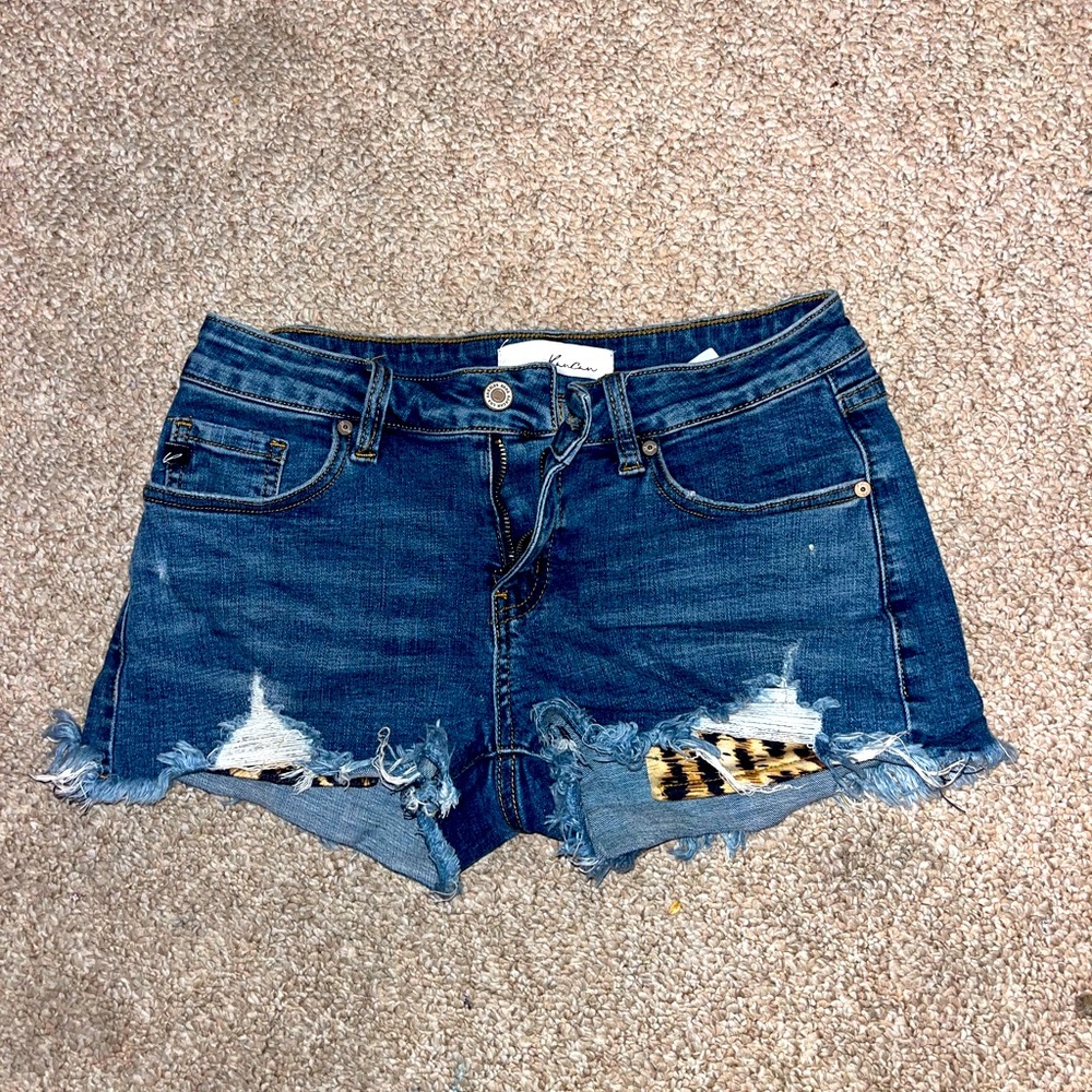 Jean shorts with cheetah pocket